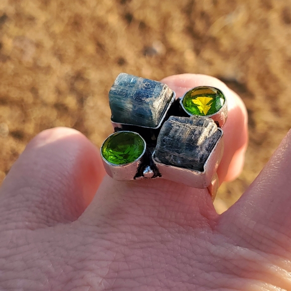 New Rough Kyanite & Peridot 925 Silver Ring. - Picture 11 of 16